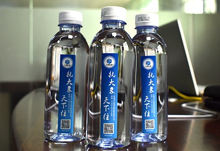 礦泉水貼標機，用雙側面或立式圓瓶貼標機